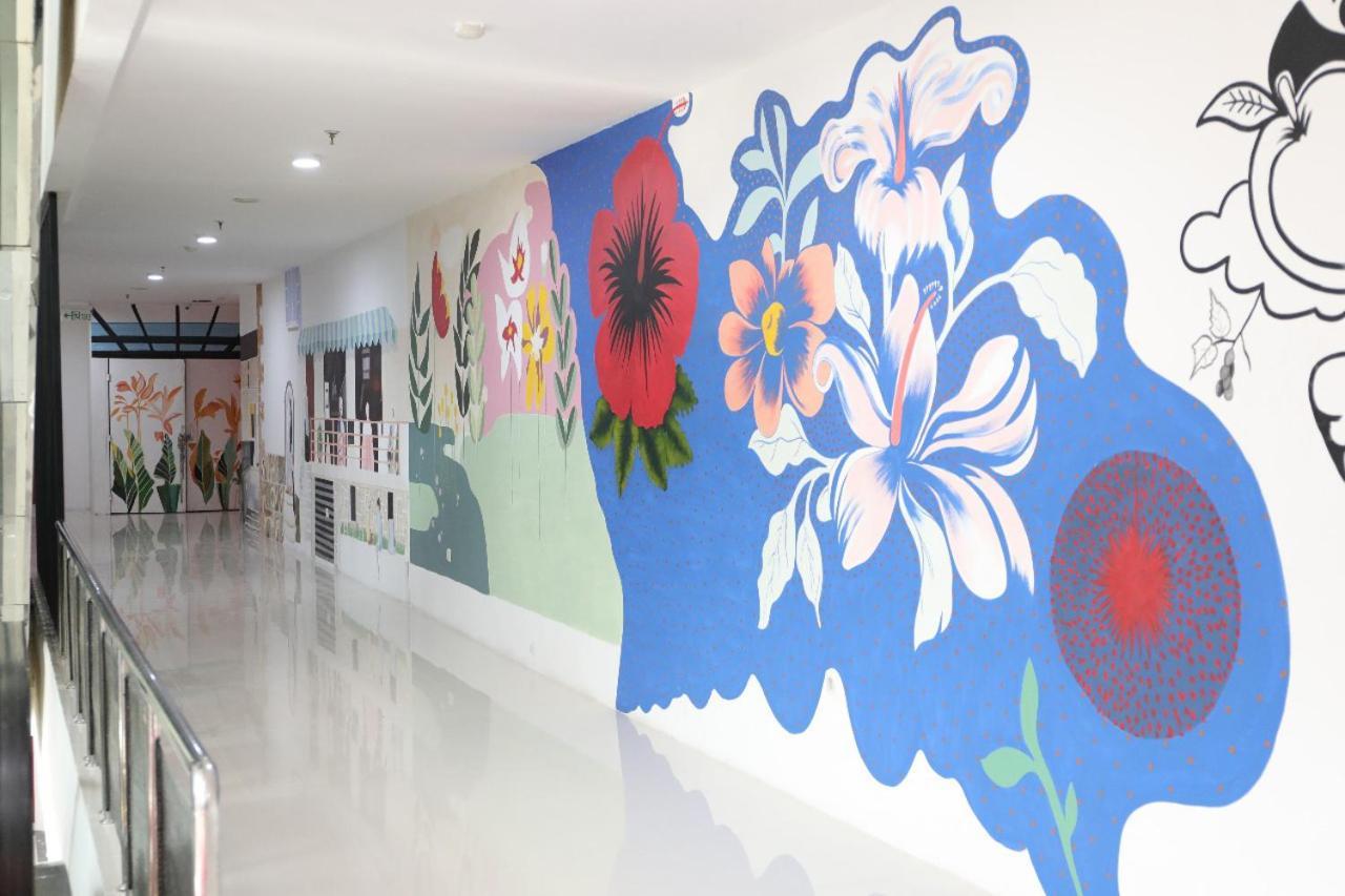 Heavenly Land Family Hotel Палембанг Экстерьер фото